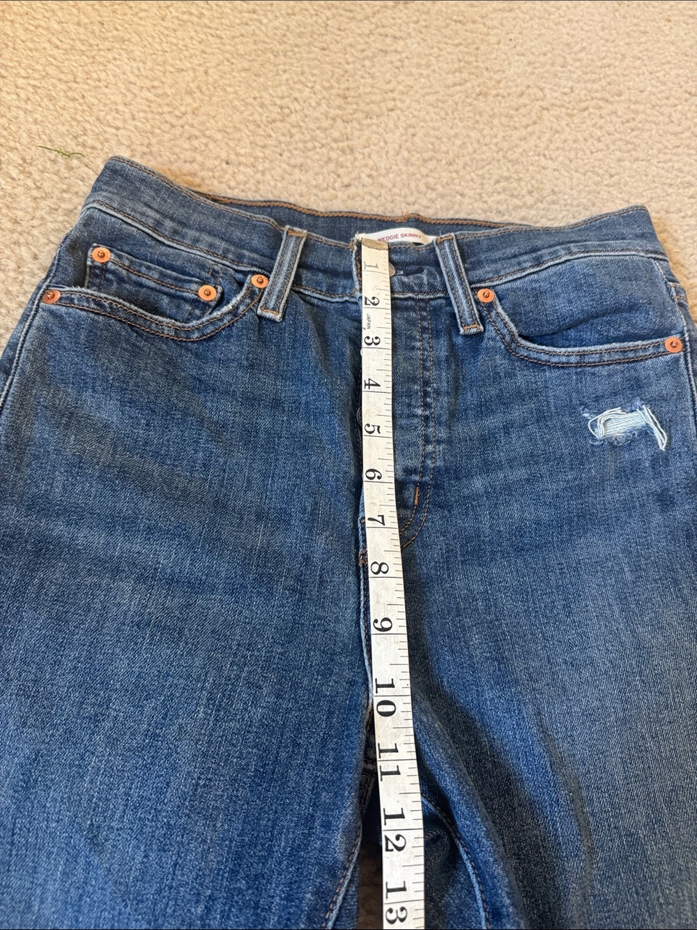 Levi's Wedgie Skinny Jeans Women's Medium washed Blue Distressed Size 27 - Picture 9 of 10